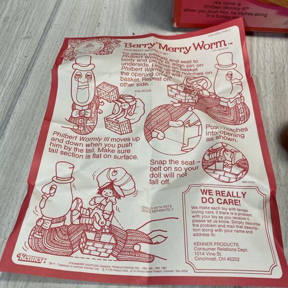 In Original Box BERRY MERRY WORM Strawberry Shortcake Toy Vehicle Vintage Kenner - Picture 2 of 9